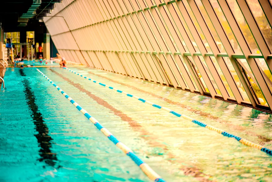 海珠成人混凝土钢结构游泳池项目